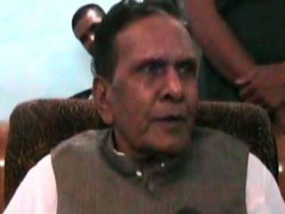 Video : Mulayam not even fit to sweep PM's house, says Beni Prasad Verma