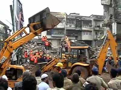 Video : Three killed in garment factory collapse in Thane