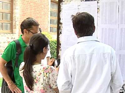 Video : Delhi University's third cut-off list out, but confusion prevails over 4-year course