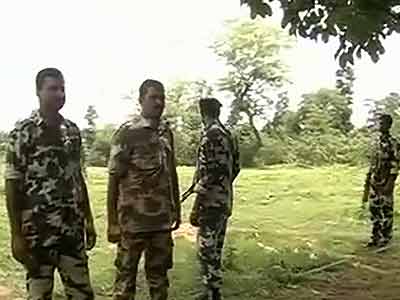 दस दिनों से नक्सलियों से मुठभेड़ जारी