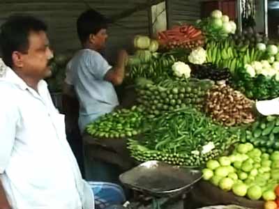 पानी ने लगाई सब्जियों में आग