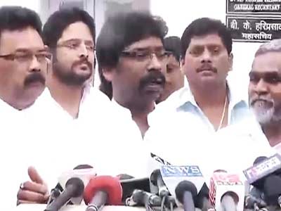 Congress signs with JMM in five states including Jharkhand Congress signs with JMM in five states including Jharkhand