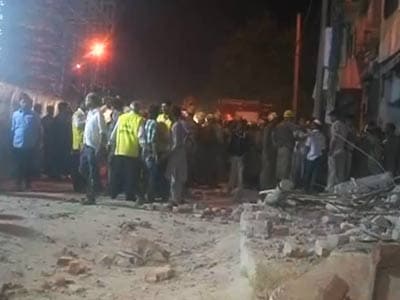 Videos : दिल्ली में चार मंजिला इमारत ढही, एक की मौत