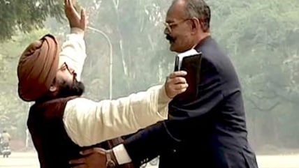 छुपा रुस्तम : अनजान लोगों से जमकर ठिठोली