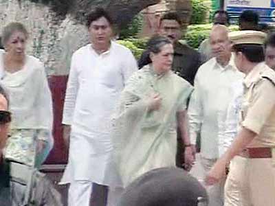 धमाकों के बाद सोनिया-शिंदे पहुंचे बोधगया