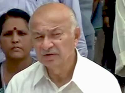 धार्मिक स्थलों पर CISF की सुरक्षा देने पर विचार : शिंदे