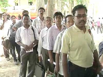 Video : West Bengal panchayat polls: Voting for first phase begins amid tight security