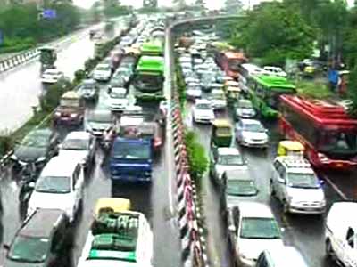 Video : Rain in Delhi: Traffic jams, waterlogging in areas