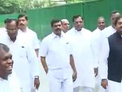 Video : No Telangana decision: Congress core group leaves it to top party panel