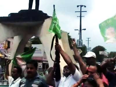 Videos : झारखंड : सरकार आते ही दिखाए रंग, हवा में फायरिंग