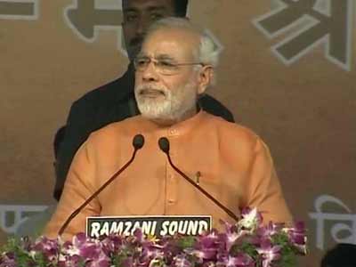 Video : At Pune rally, Modi tears into Congress, says country needs action not acts