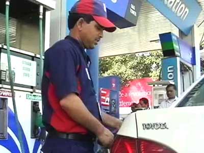 Videos : पेट्रोल आधी रात से 1.55 रुपये हुआ महंगा