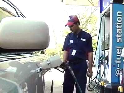 Videos : पेट्रोल 1.55 रुपये प्रति लीटर हुआ महंगा