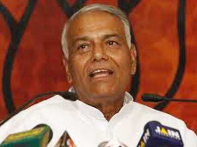 कांग्रेस पर तीखे हमले से बचें नरेंद्र मोदी : यशवंत सिन्हा