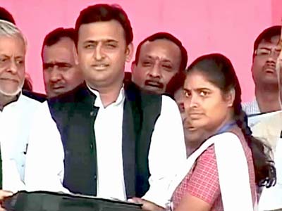 यूपी में फ्री लैपटॉप योजना में 900 करोड़ का उधार