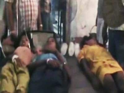 Videos : बिहार : मिड-डे मील खाने से 20 स्कूली बच्चों की मौत