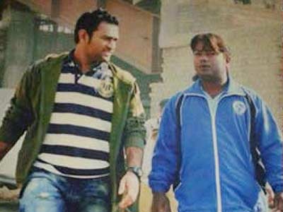 धोनी को हेलीकॉप्टर शॉट सिखाने वाले दोस्त की मौत