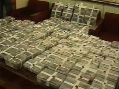 99 pistols seized from a car in Delhi