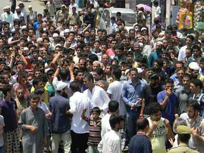 After BSF firing and protests, Kashmir Valley tense, curfew on Friday After BSF firing and protests, Kashmir Valley tense, curfew on Friday