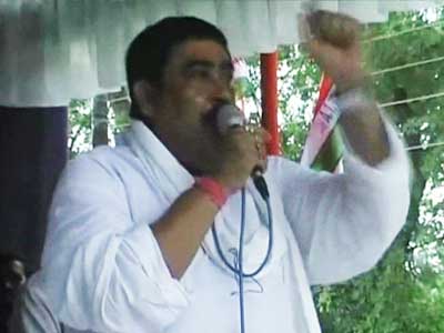 Mamata Banerjee's party man suggests hurling bombs at cops