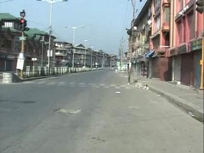 Video : Amarnath Yatra halted, curfew in parts of Valley after protests