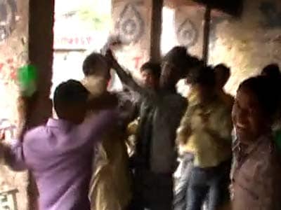 Video : Protests by students in Bihar over mid-day meal turn violent
