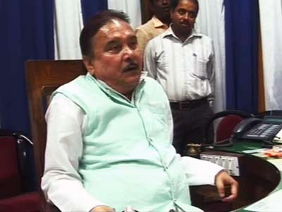 ममता के मंत्री ने राज्य चुनाव आयुक्त पर साधा निशाना