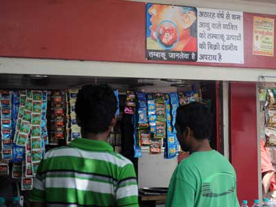 सुप्रीम कोर्ट ने सरकार पर तंबाकू उद्योग से सांठ-गांठ का आरोप लगाया