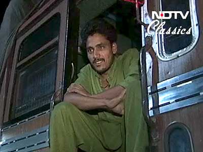 Video : Chai Stop: Discovering politics on the road (Aired: April 2004)