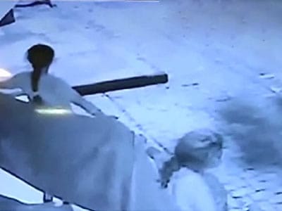 Videos : कैमरे में कैद : मुंबई की 'लैडी गैंग' का आतंक