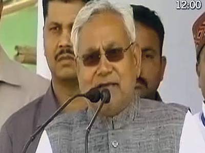 मध्याह्न भोजन त्रासदी के पीछे षड्यंत्र था : नीतीश मध्याह्न भोजन त्रासदी के पीछे षड्यंत्र था : नीतीश