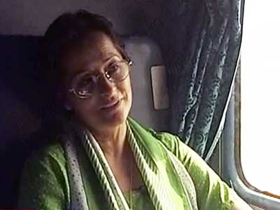 Chai Stop: Postcards from a train journey (Aired: September 2004)