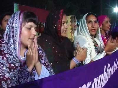 24 hours at the World Social Forum in Mumbai (Aired: January 2004)