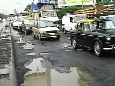 Video : Mumbai civic body's meeting to discuss potholes problem ends in blame game