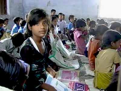 बिहार : बच्चे नहीं खा रहे स्कूल का खाना
