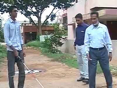 Videos : चौथी क्लास पास शख्स ने बनाई 'जादुई' छड़ी