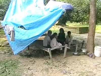 Videos : प्रतापगढ़ : कब्रिस्तान के बच्चों को सरकारी मदद का ऐलान
