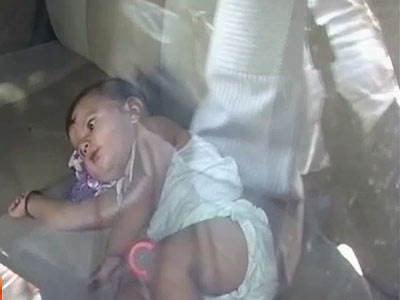 यूपी : कार में लॉक हुआ मासूम