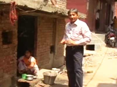 रवीश की रिपोर्ट : सीवर में डूब रहा खोड़ा