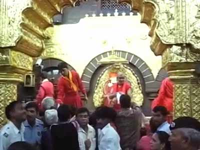 शिरडी : साईं के भक्तों को मुफ्त में प्रसाद