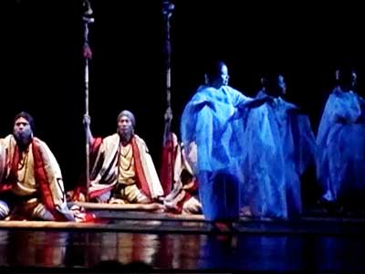 24 Hours: Drama kings and queens (Aired: January 2006)