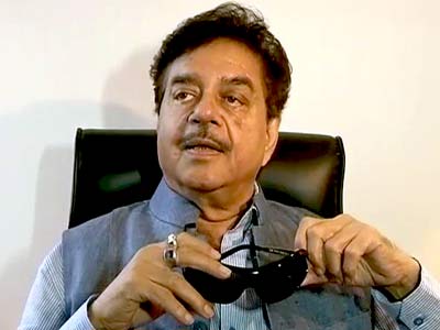 नीतीश में है पीएम मैटीरियल : शत्रुघ्न सिन्हा