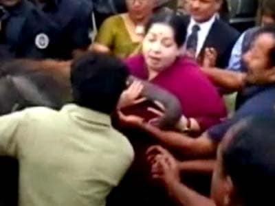 Video : When Jayalalithaa got a 'jumbo' push