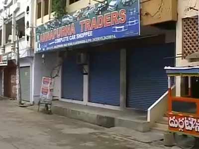 Videos : तेलंगाना पर विरोध : आंध्र के छह मंत्रियों ने सौंपे इस्तीफे