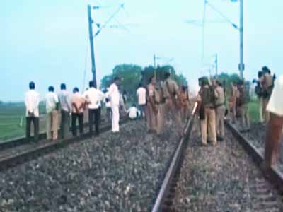 बिहार : गया में नक्सलियों ने रेलवे ट्रैक को उड़ाया