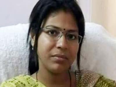 Videos : दुर्गा का निलंबन : दो रिपोर्टों की कहानी