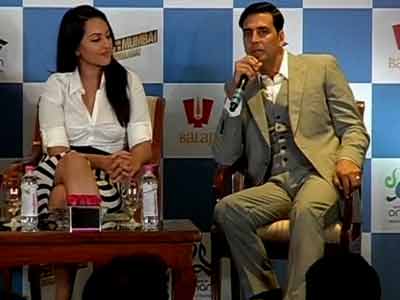 Akshay, Sonakshi relive experiences in Oman