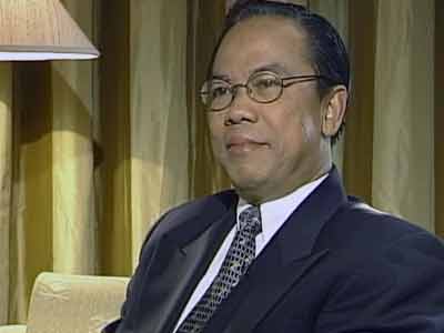 Video : Talking Heads: Win Aung (Aired: November 2000)