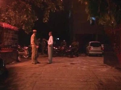 Video : 17-yr-old girl shot inside her home in Delhi, attackers flee on bike