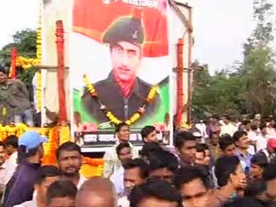 Thousands gathered in Kolhapur to bid farewell to martyred soldier